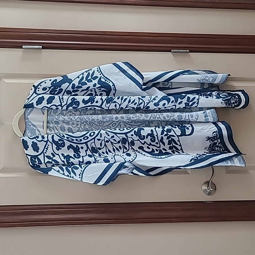 Women's blue & white kimono